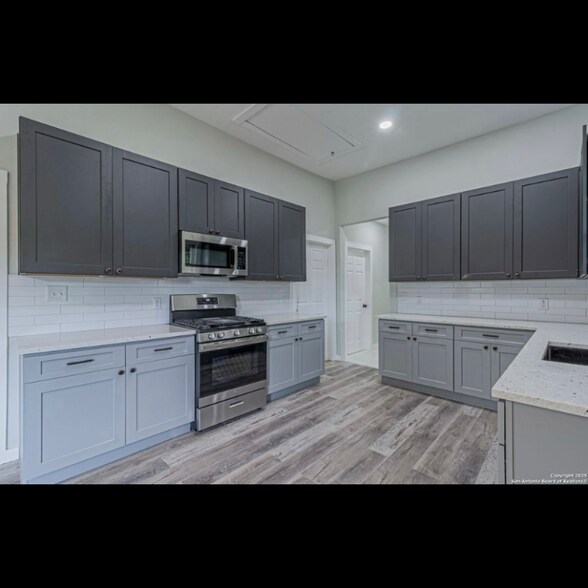 Building Photo - 210 N San Jacinto St