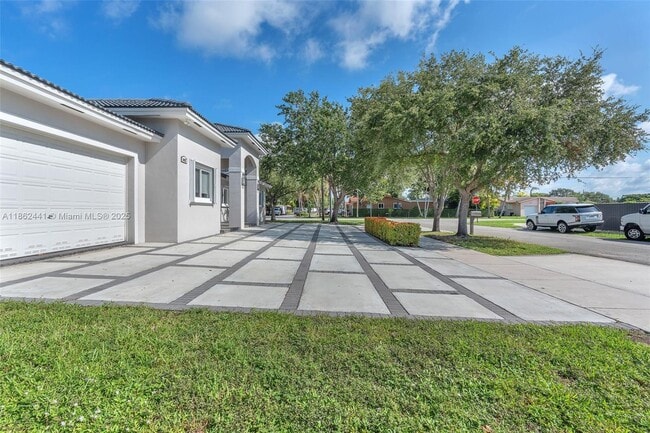 Building Photo - 6402 SW 93rd Pl