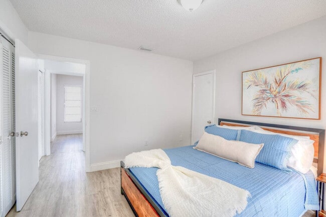 Building Photo - 470 SW 7th St