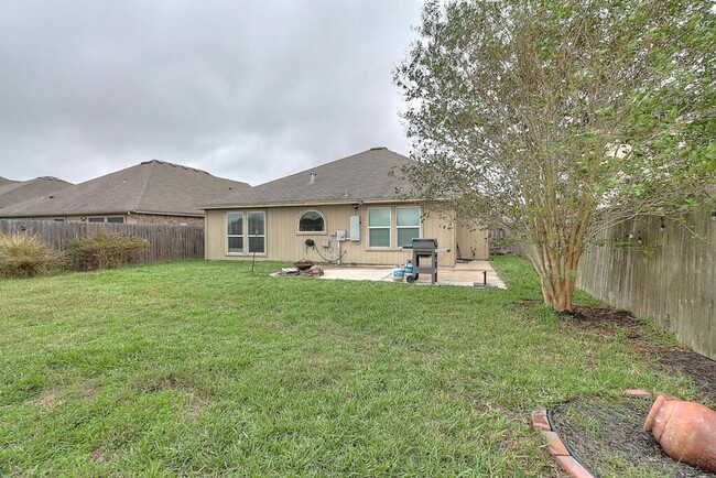 Building Photo - 7701 Cattlemen Dr