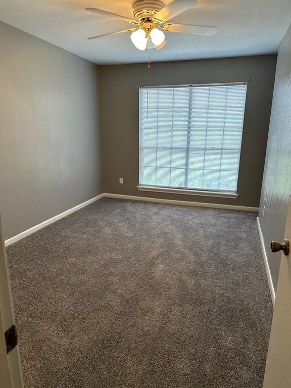 Building Photo - 5762 Maple Hill Dr