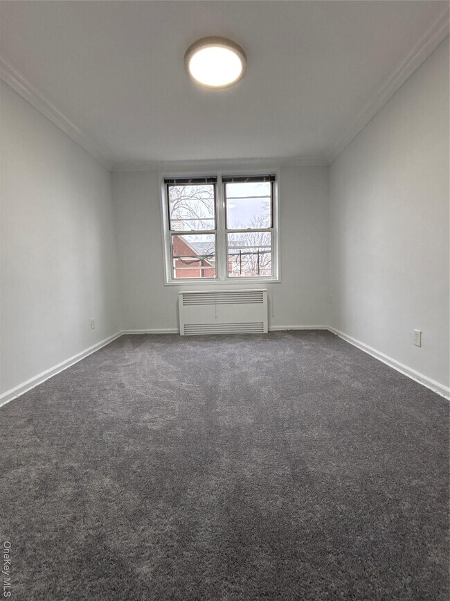 Building Photo - 50 S Middle Neck Rd