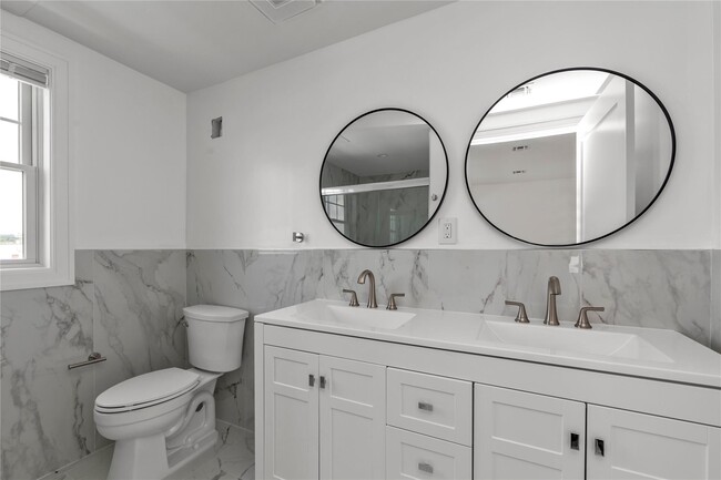 Building Photo - 22 Sagamore Hill Dr