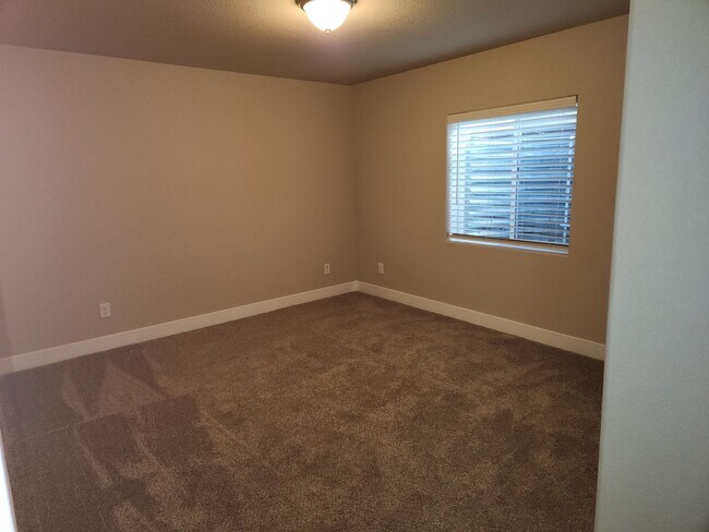 Building Photo - Broadmoor View Subdivision Rancher, Over 2,900 Sq. Ft.