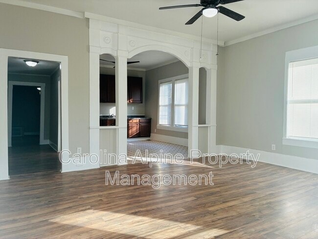 Building Photo - 402 Wilson St