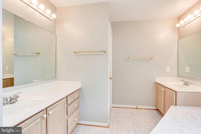 Building Photo - 26161 Rachel Hill Dr
