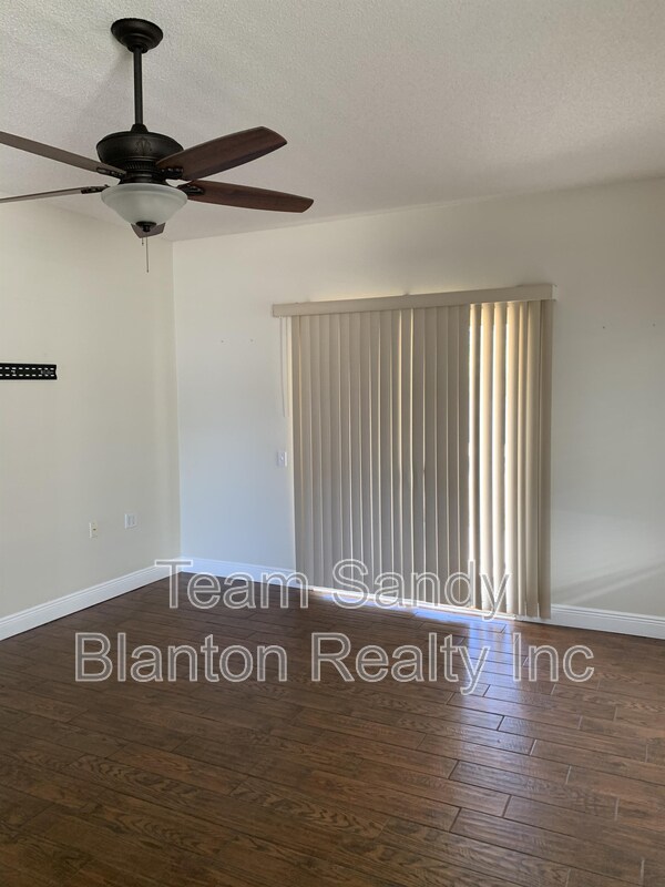 Building Photo - 8949 Camelot Pl