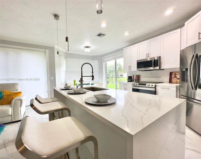 Building Photo - 3 br, 2.5 bath House - 8910 NW 45th Ct # 0