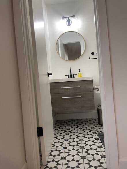 Bathroom - 1325 Bagby Ave