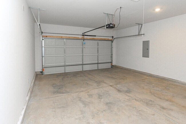 Building Photo - 103 Betty Garrett Dr