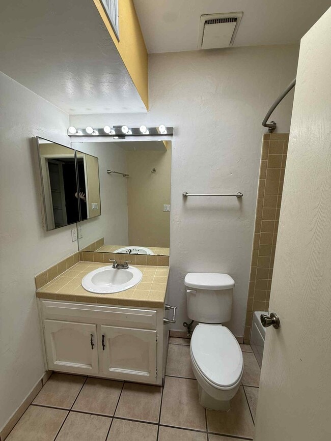 Building Photo - 4145 N Via Villas