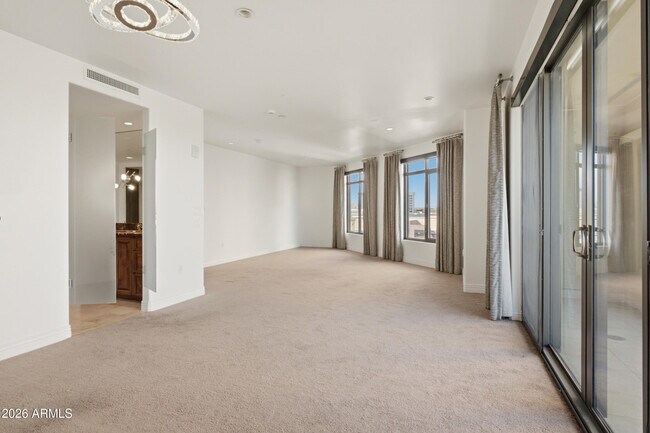 Building Photo - 7175 E Camelback Rd