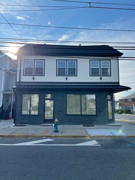 Building Photo - 331 Myrtle Ave