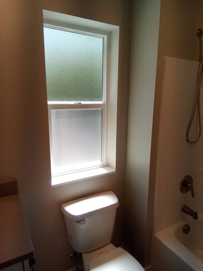 Building Photo - 3 Bedroom, 2.5 Bath in Blaine in Newer Nei...