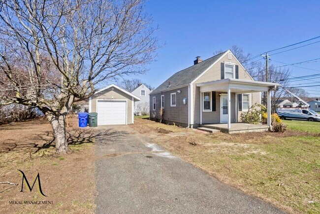 Building Photo - 320 Island Pond Rd