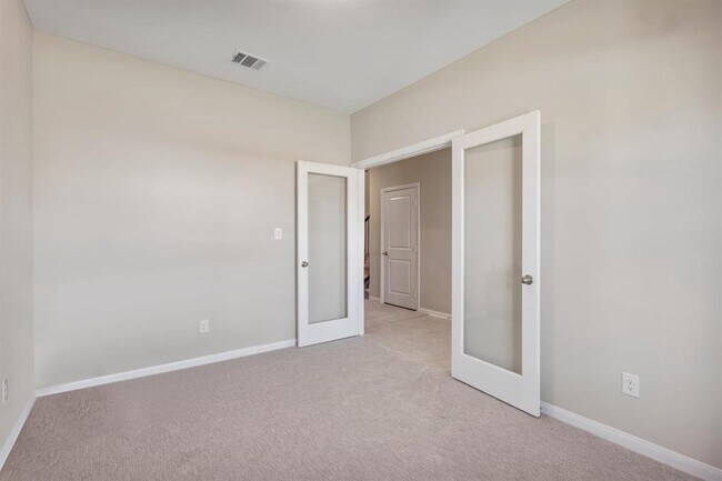 Building Photo - 113 Copper Lily Dr