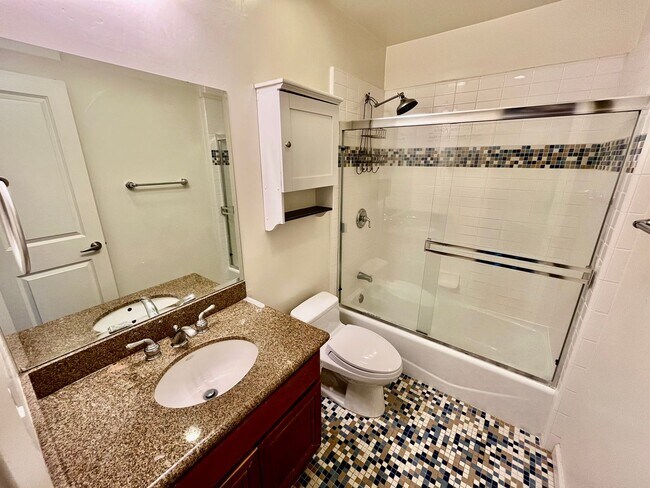 Building Photo - Great 2B 2BA Condo in Pacific Beach