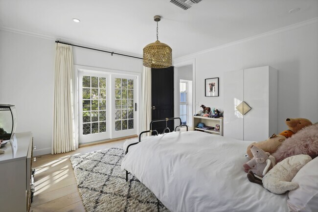 Building Photo - 23255 Mariposa De Oro St