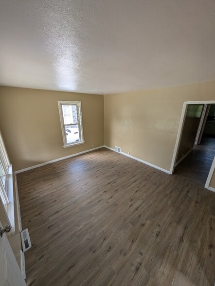 Building Photo - 1108 W 18th St