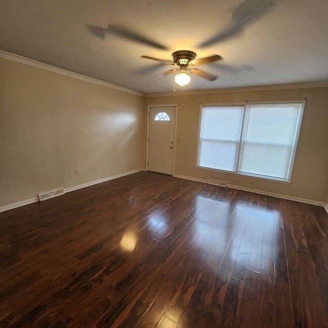 Building Photo - 703 Ikes Rd