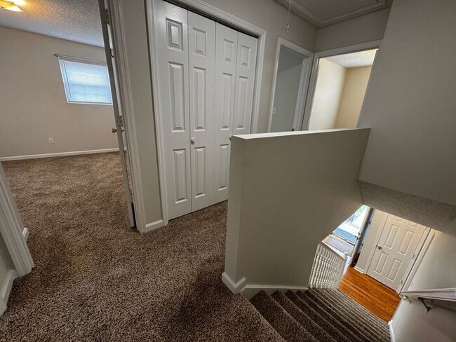 Building Photo - Townhome with attached garage near Tech Corridor and Research Park