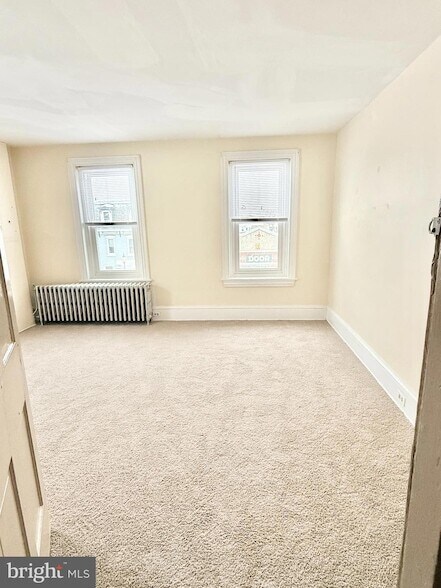 Building Photo - 327 Main St