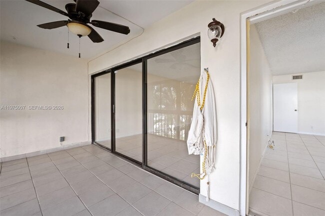 Building Photo - 303 Racquet Club Rd