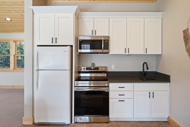 Building Photo - 15120 Yellow Pine Lp