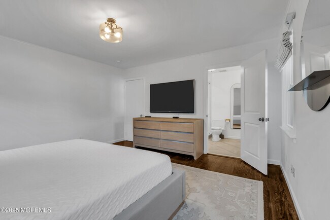 Building Photo - 1037 Woodgate Ave