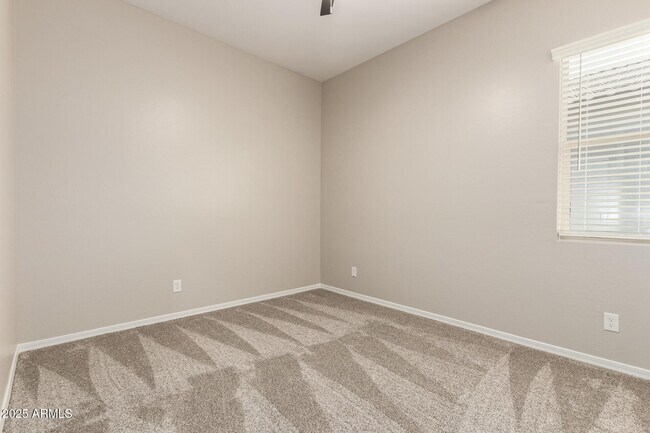 Building Photo - 2808 W Roosevelt Dr