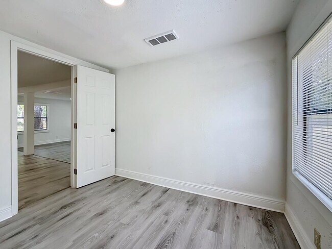 Building Photo - 8414 N 20th St