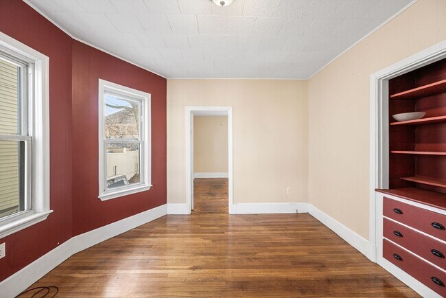 Building Photo - 12 Porter St