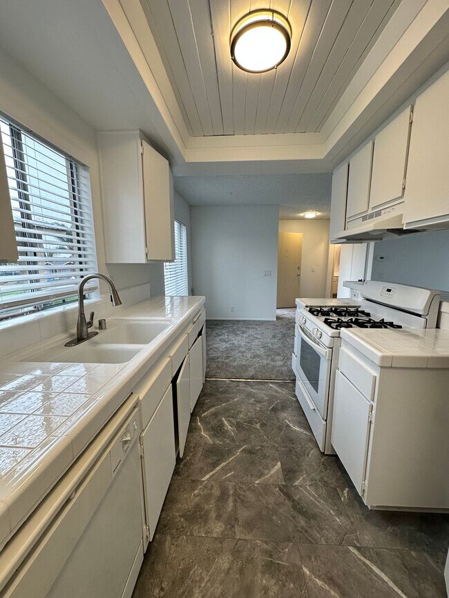 Building Photo - SAIL STREET/NORTH CANAL STREET