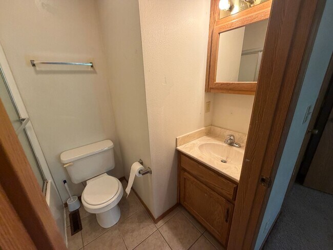 Building Photo - 20305 Skyview Dr