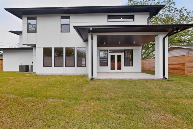 Building Photo - 5018 Highland Ct