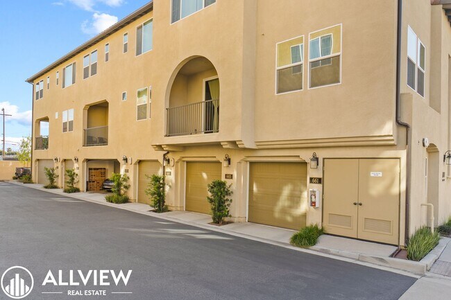 Building Photo - Bright & Upgraded 2 bedroom Anaheim Townhome in Prime Location!
