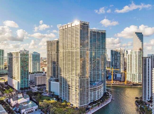 Building Photo - 495 Brickell Ave