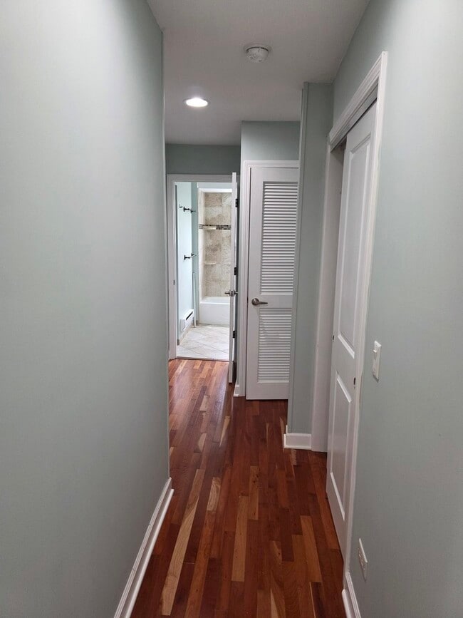 Building Photo - 717 Strom Dr