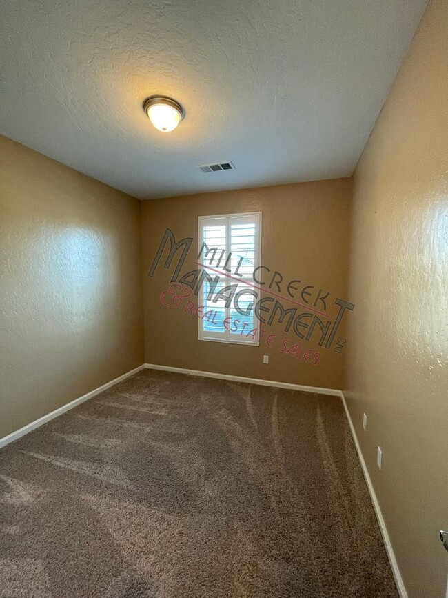 Building Photo - $500 OFF FIRST MONTHS RENT