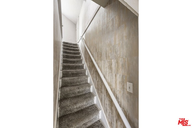 Building Photo - 201 S Ave 55