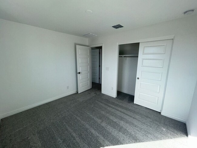 Building Photo - 14391 W Sand Hills Rd