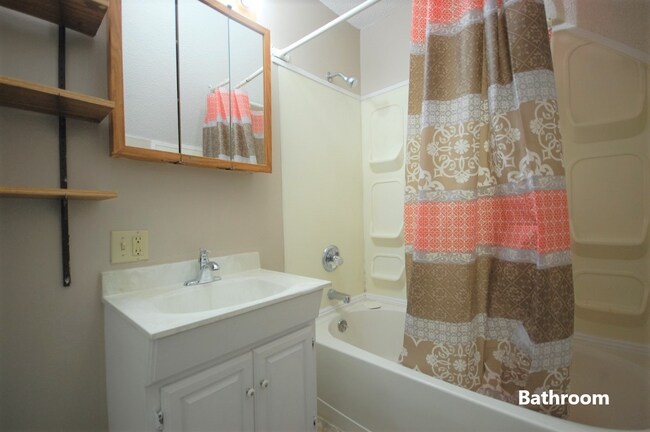 Building Photo - 520 W 5th St