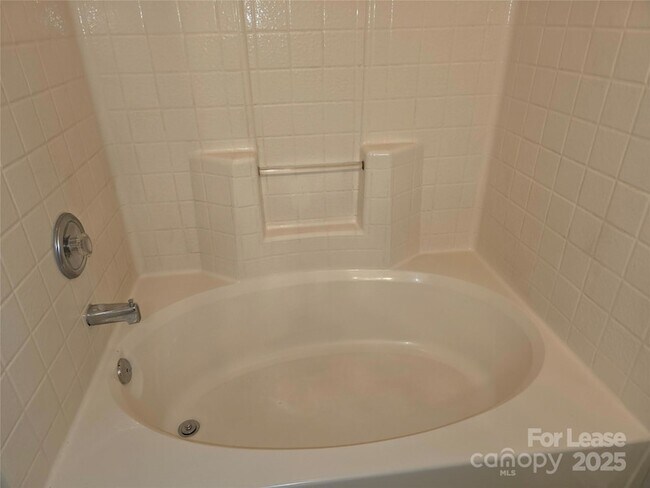Building Photo - 9933 Birch Knoll Ct