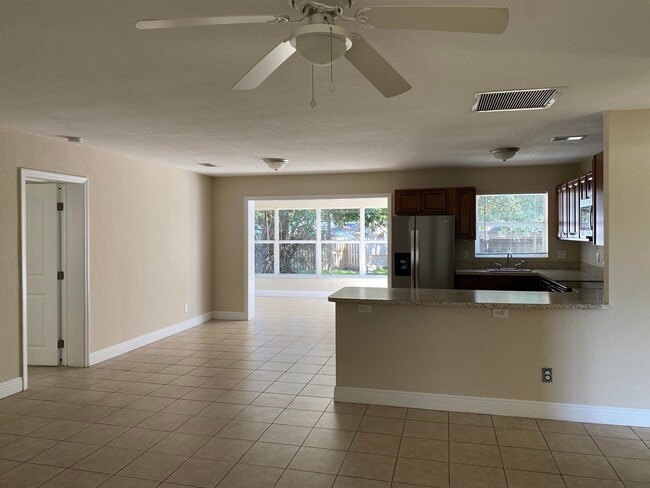 Building Photo - 1681 NW Palm Lake Dr