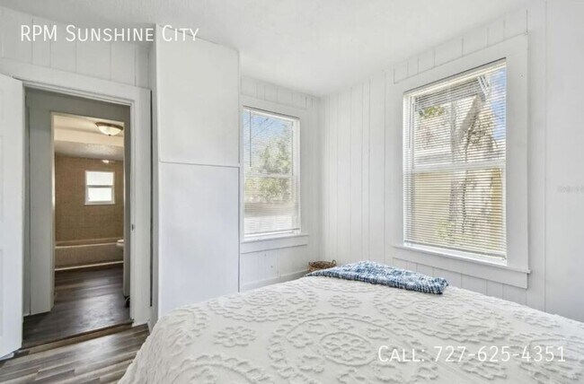 Building Photo - 3819 Queensboro Ave S