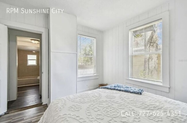 Building Photo - 3819 Queensboro Ave S