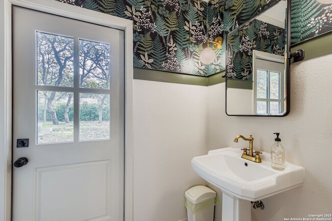 Building Photo - 146 Canyon Oaks Dr