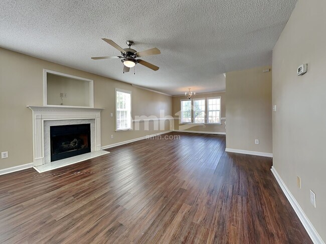 Building Photo - 55 Old Tree Ct