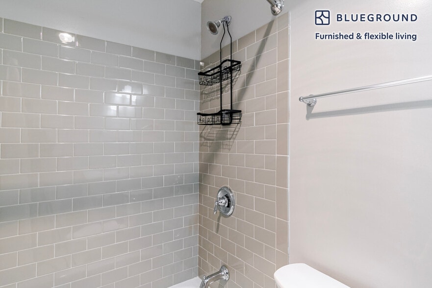 Building Photo - 3450 N Lake Shore Dr