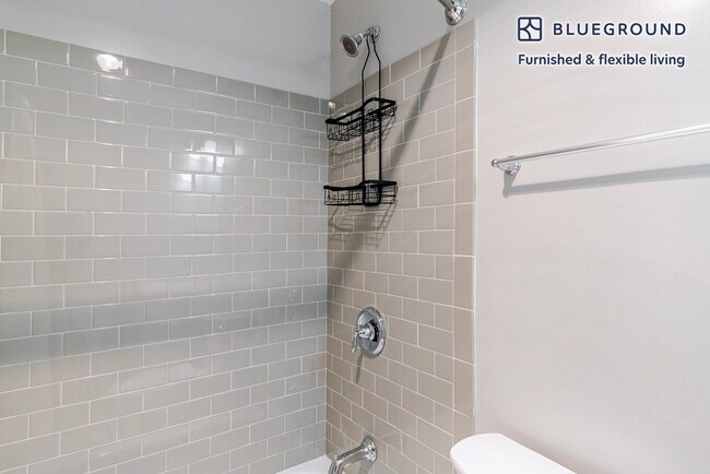 Building Photo - 3450 N Lake Shore Dr